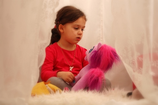 mesehallgatásba merülve...