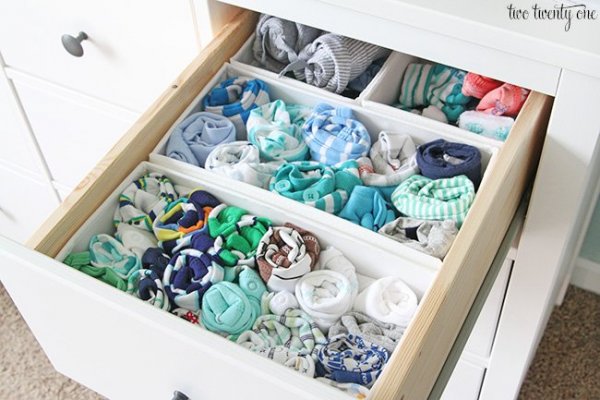 rugdalózók a pelenkázó komódban