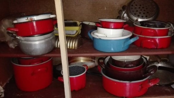 fazekak, lábasok dbja 200